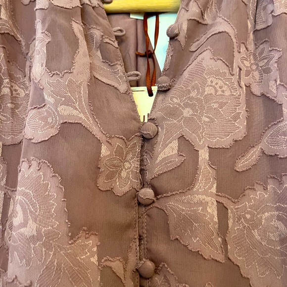 Blouse with appliqué flowers - Picture 4 of 7